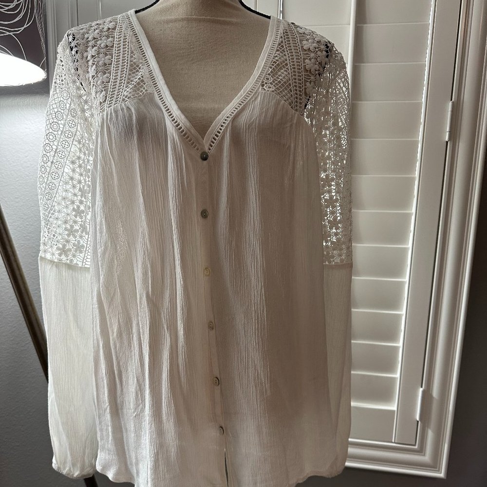 Daytrip By Buckle Flowy Summer Shirt